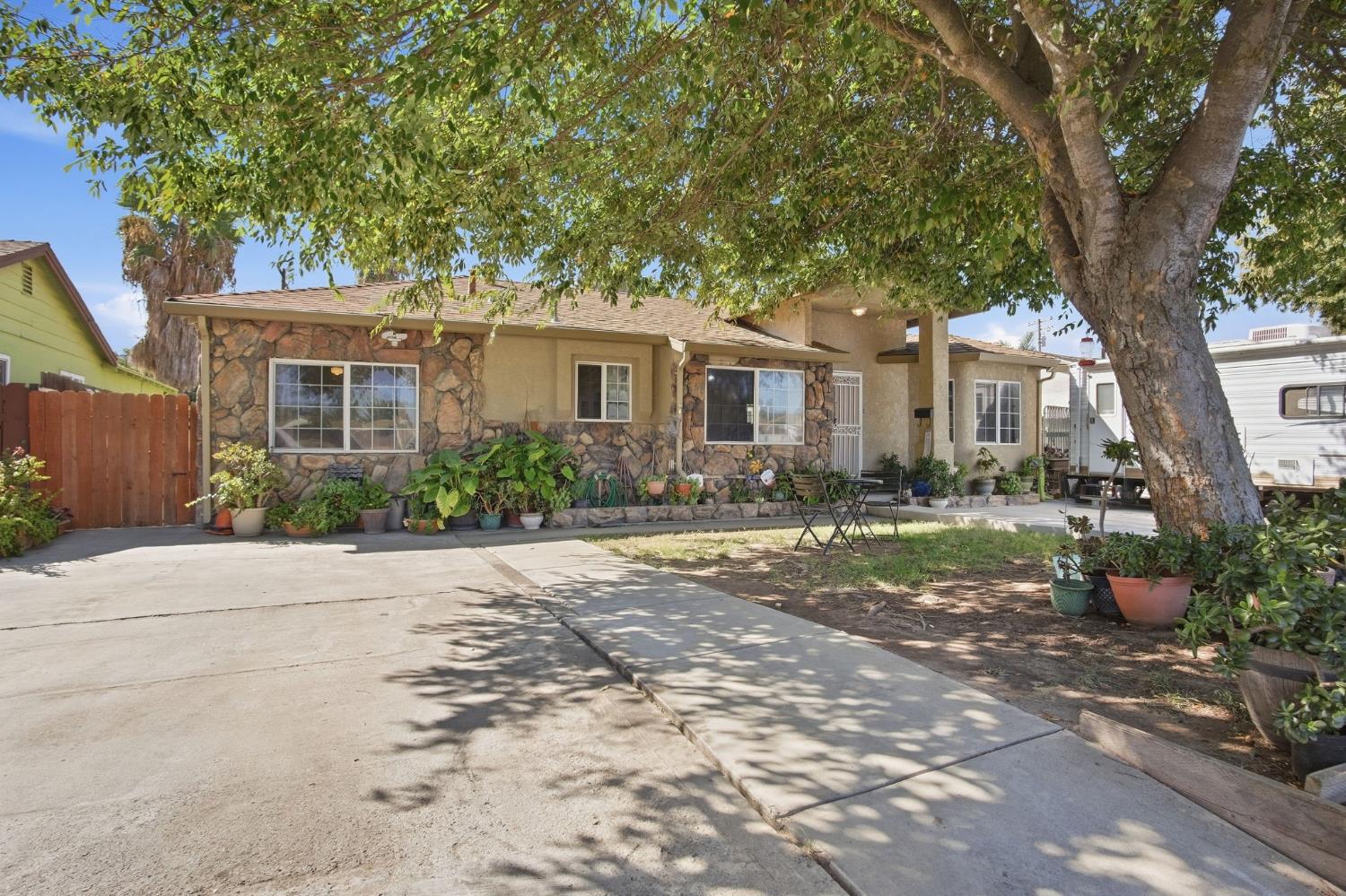 2320 Encina Avenue