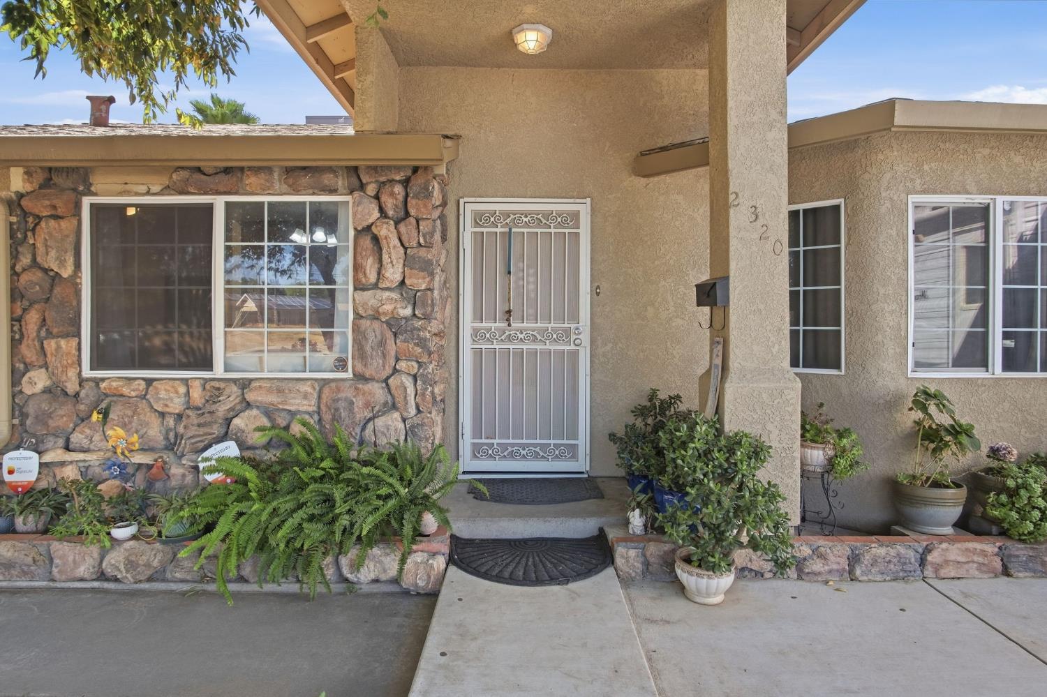2320 Encina Avenue