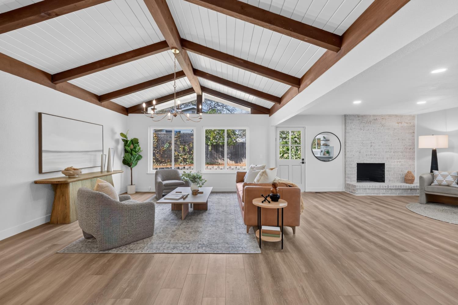 2694 King Edward Drive