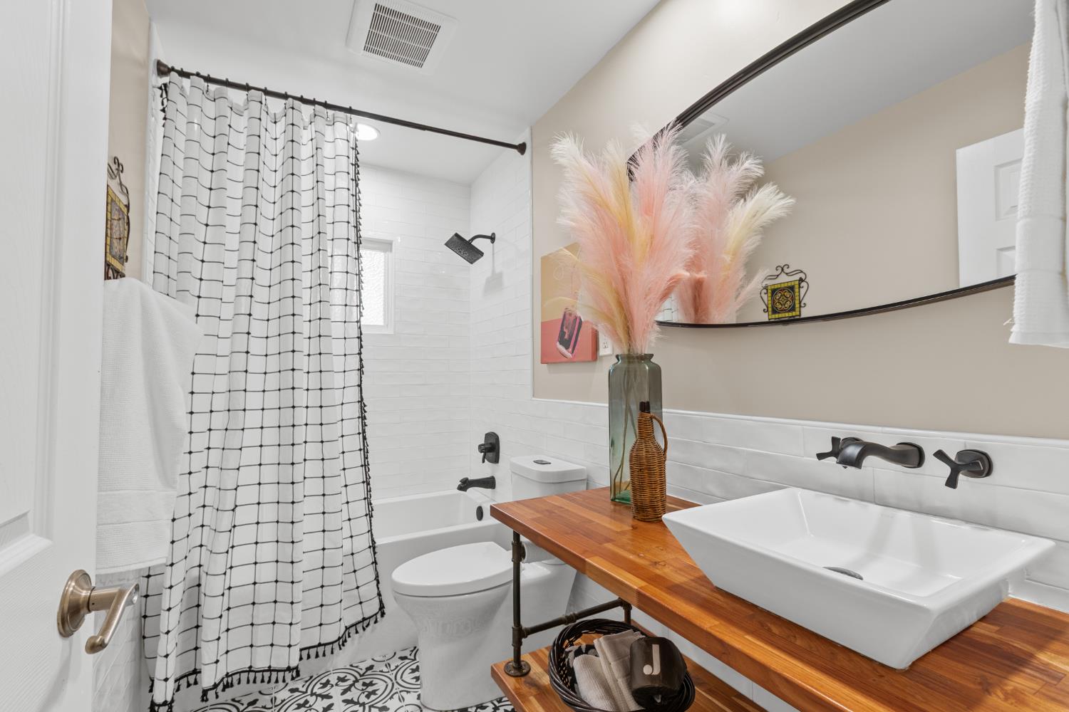 561228192_57d73015-49ef-40fe-bee4-1a5c33169987.jpg