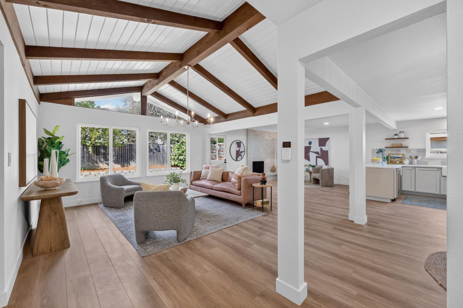 2694 King Edward Drive