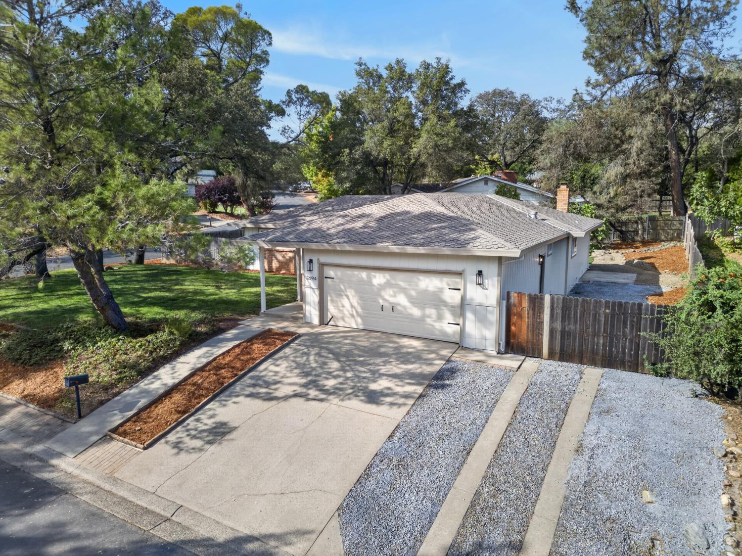 2694 King Edward Drive