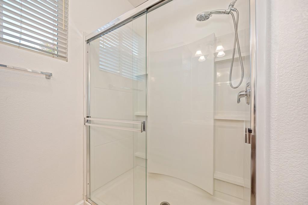 561228606_10c89d09-fb00-4457-8f26-c2080976a4d4.jpg
