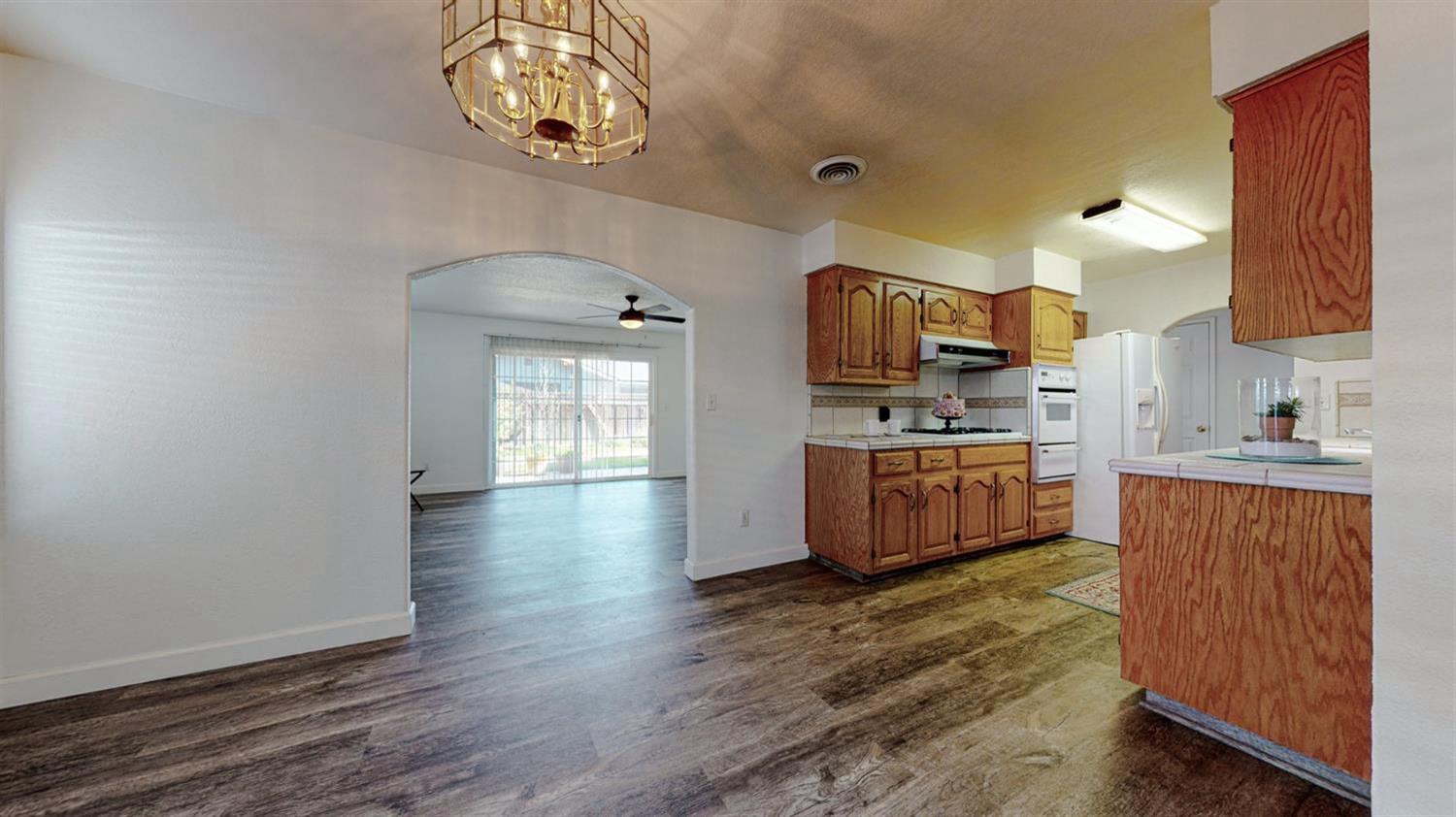 2404 Queenaire Lane