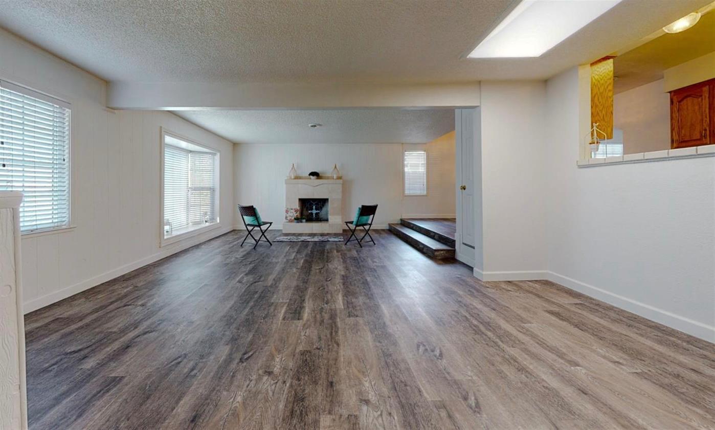 2404 Queenaire Lane