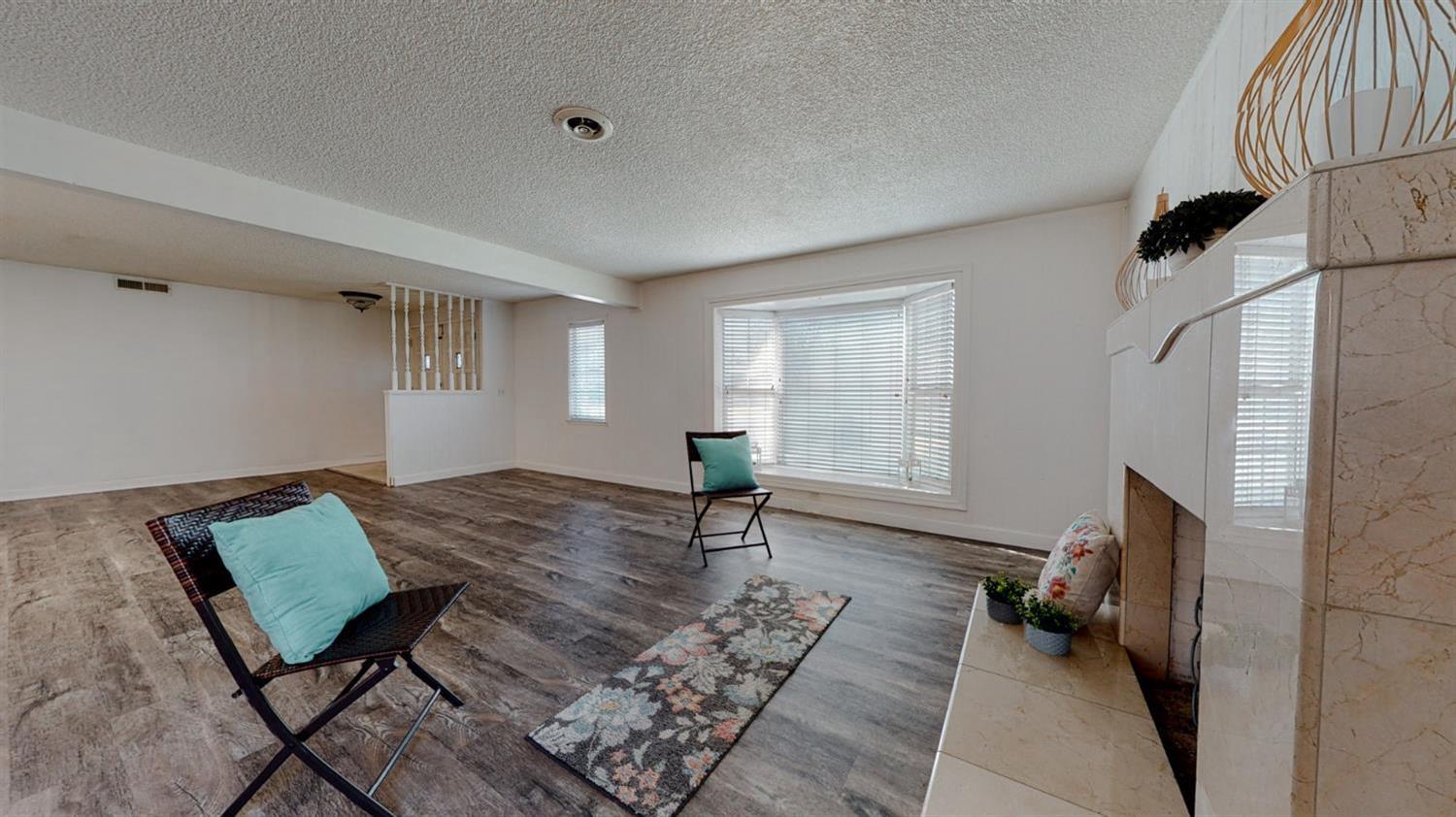 2404 Queenaire Lane