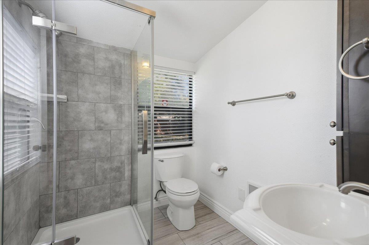 561228070_d05c680e-1ef8-48ff-9a92-9a4985a7763d.jpg