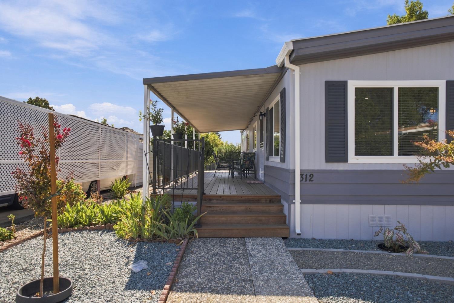 561227037_5c5d8293-fd6a-4f26-9fb2-a57b296f1894.jpg