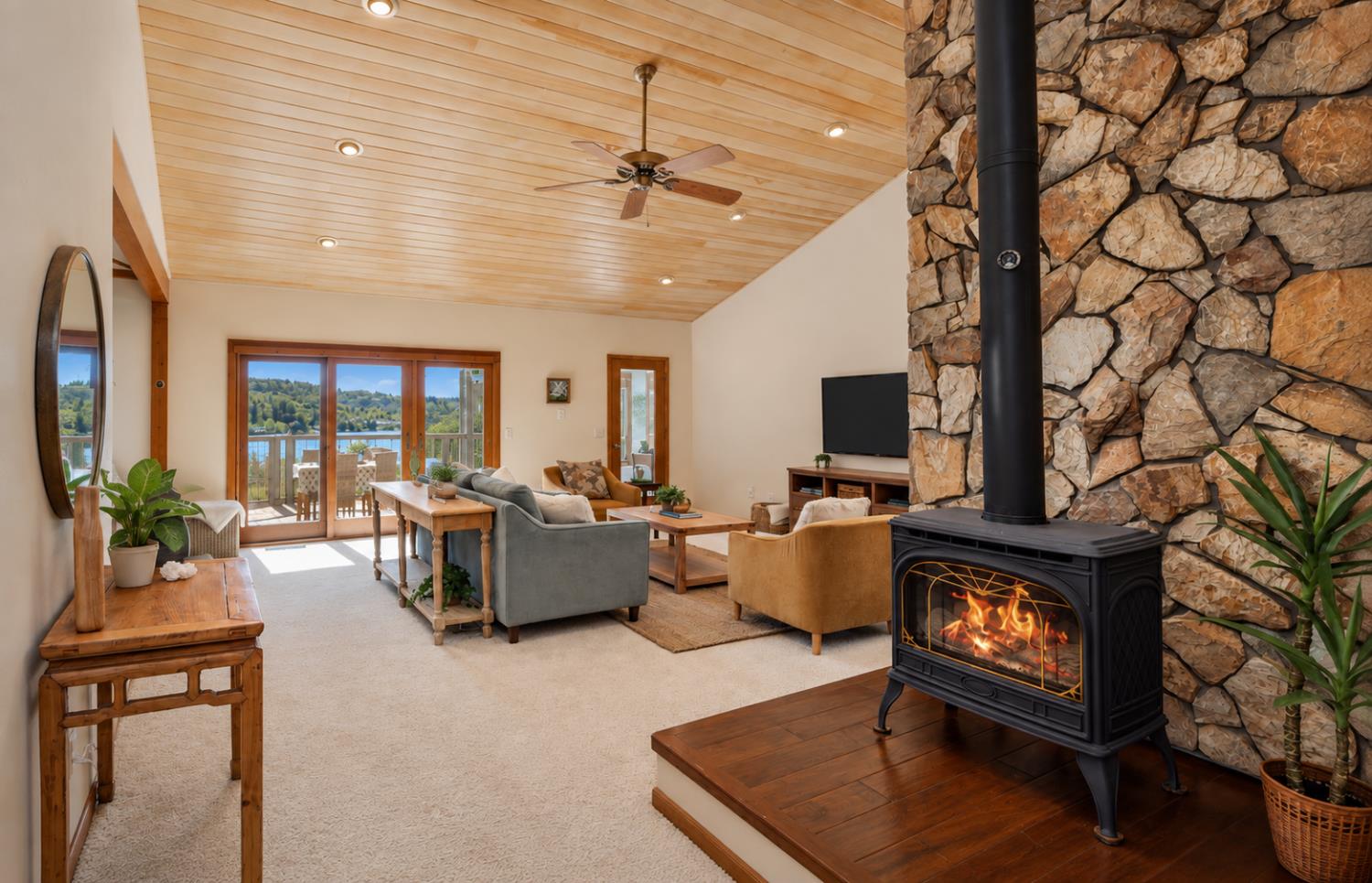 13868 Hemlock Drive