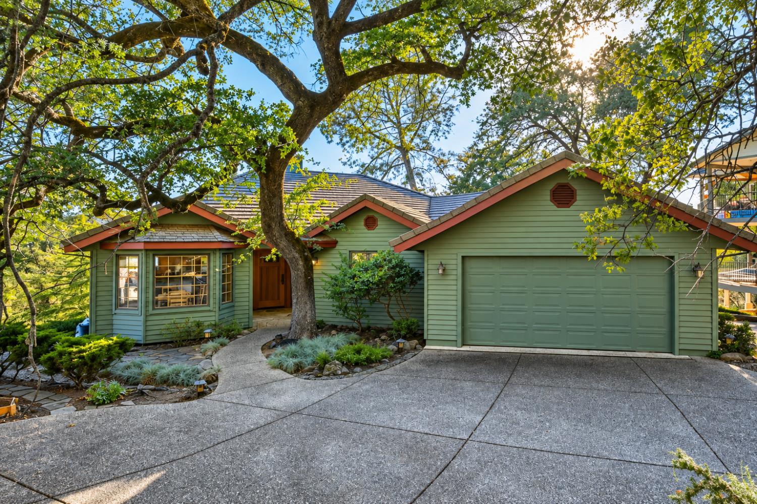13868 Hemlock Drive