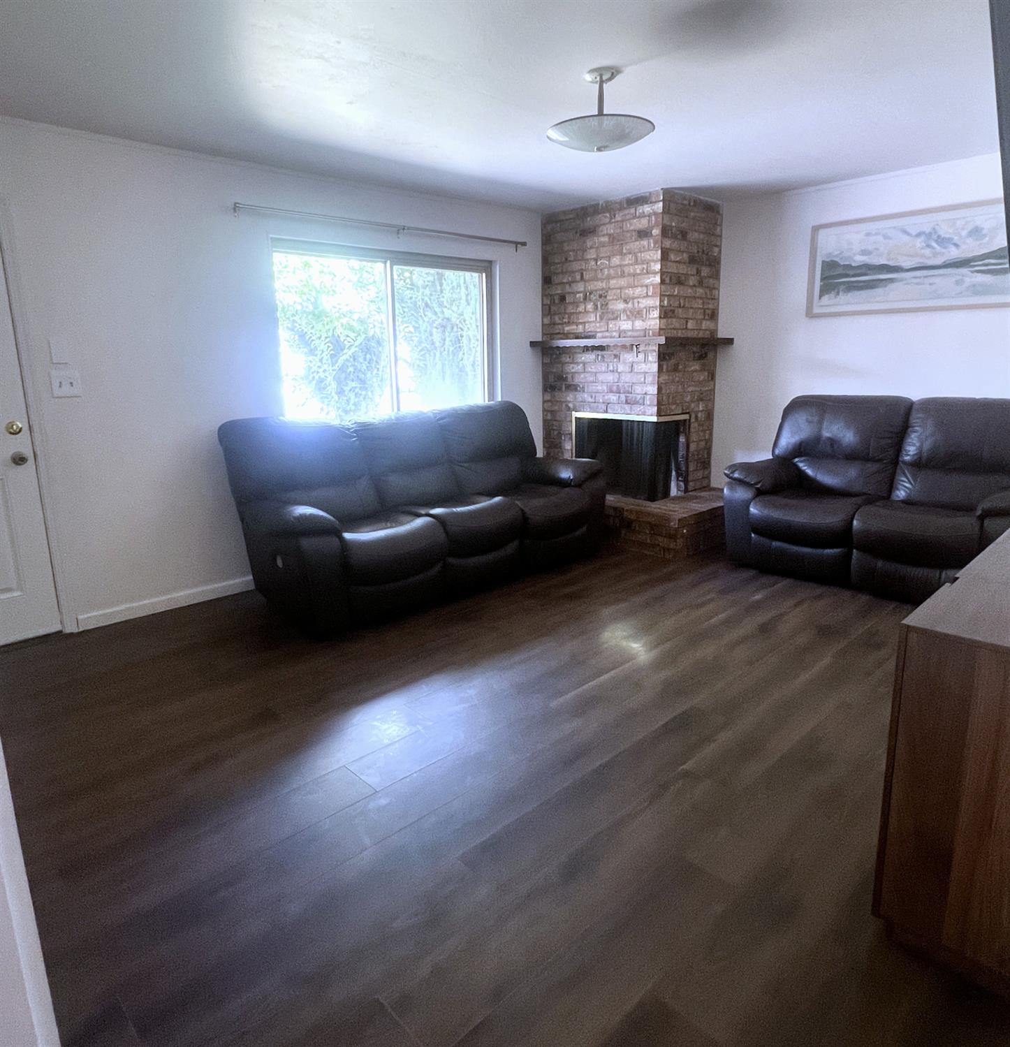 7372 Black Oaks Way