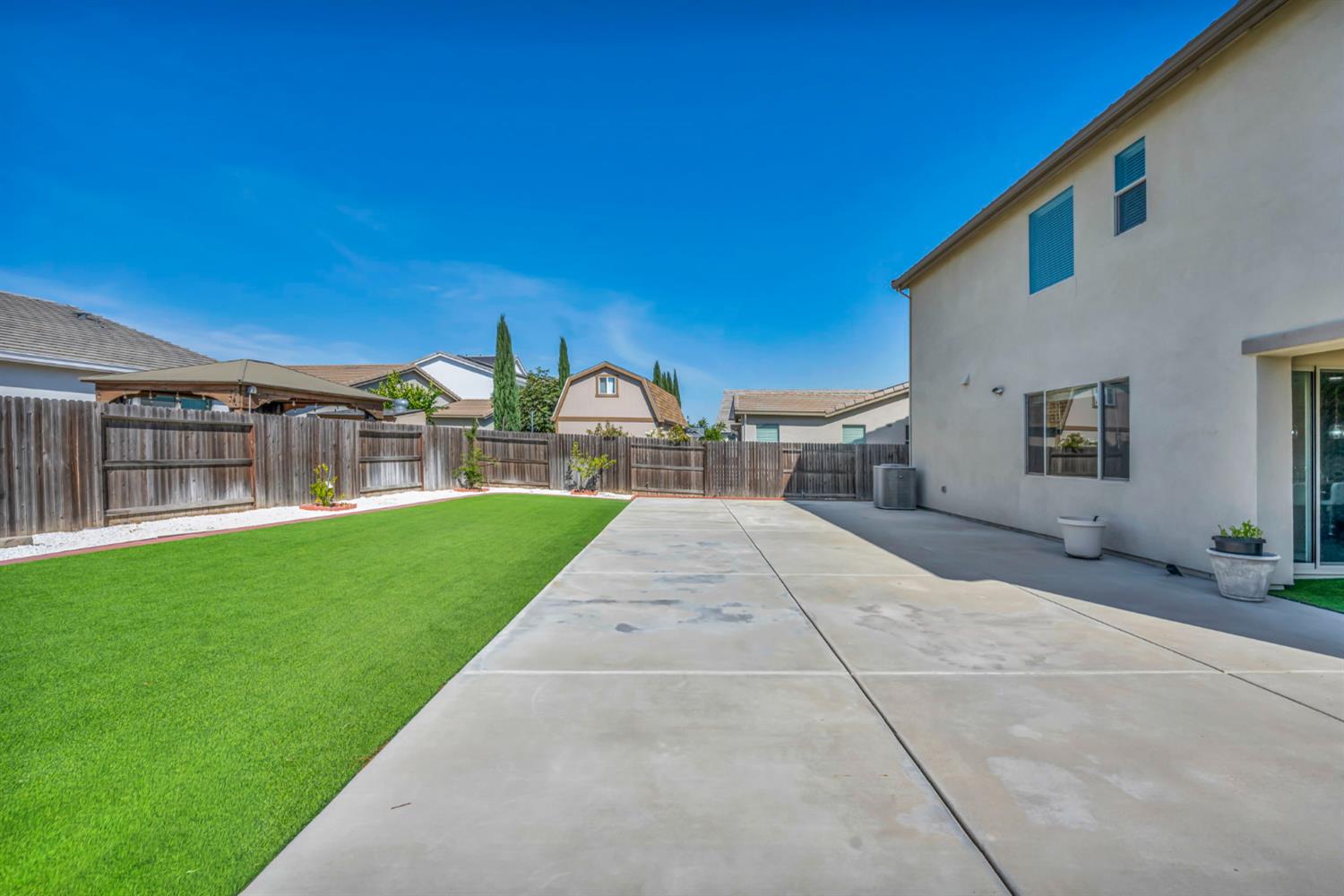561230031_0f126355-ed18-4ca5-9b70-f47f470a220c.jpg