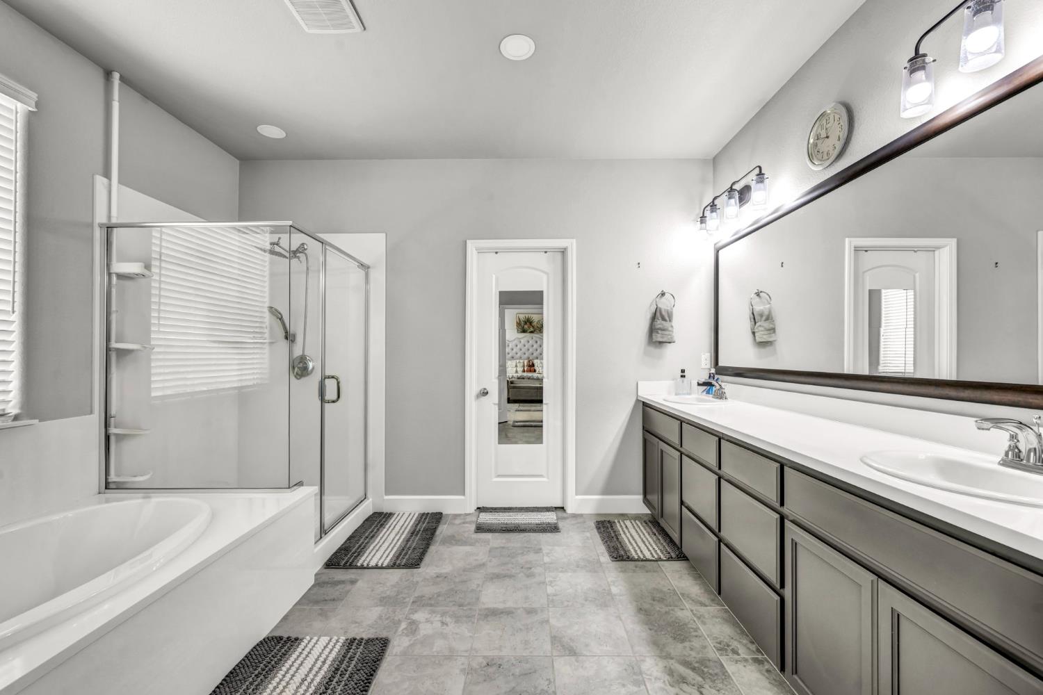 561230031_2a80c320-d8a5-4a8e-b5df-274b4f0fe78a.jpg