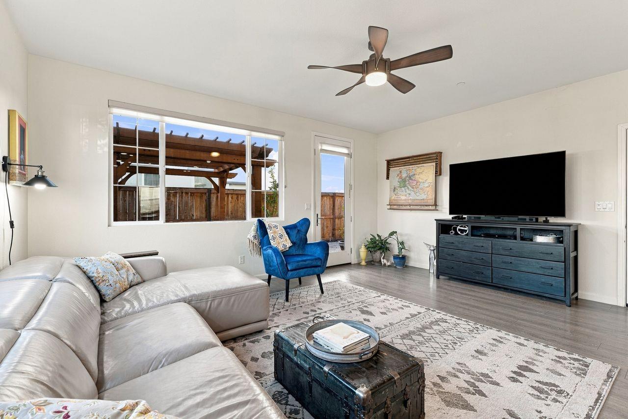 561230939_0f45a5cc-15b5-4478-84b7-3f5fde19c3aa.jpg
