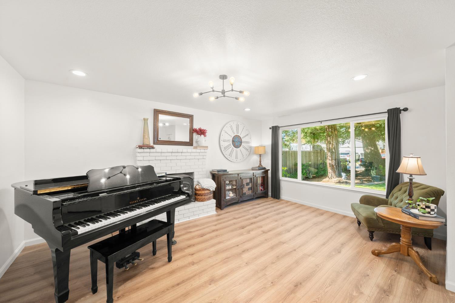 5112 Kovanda Avenue