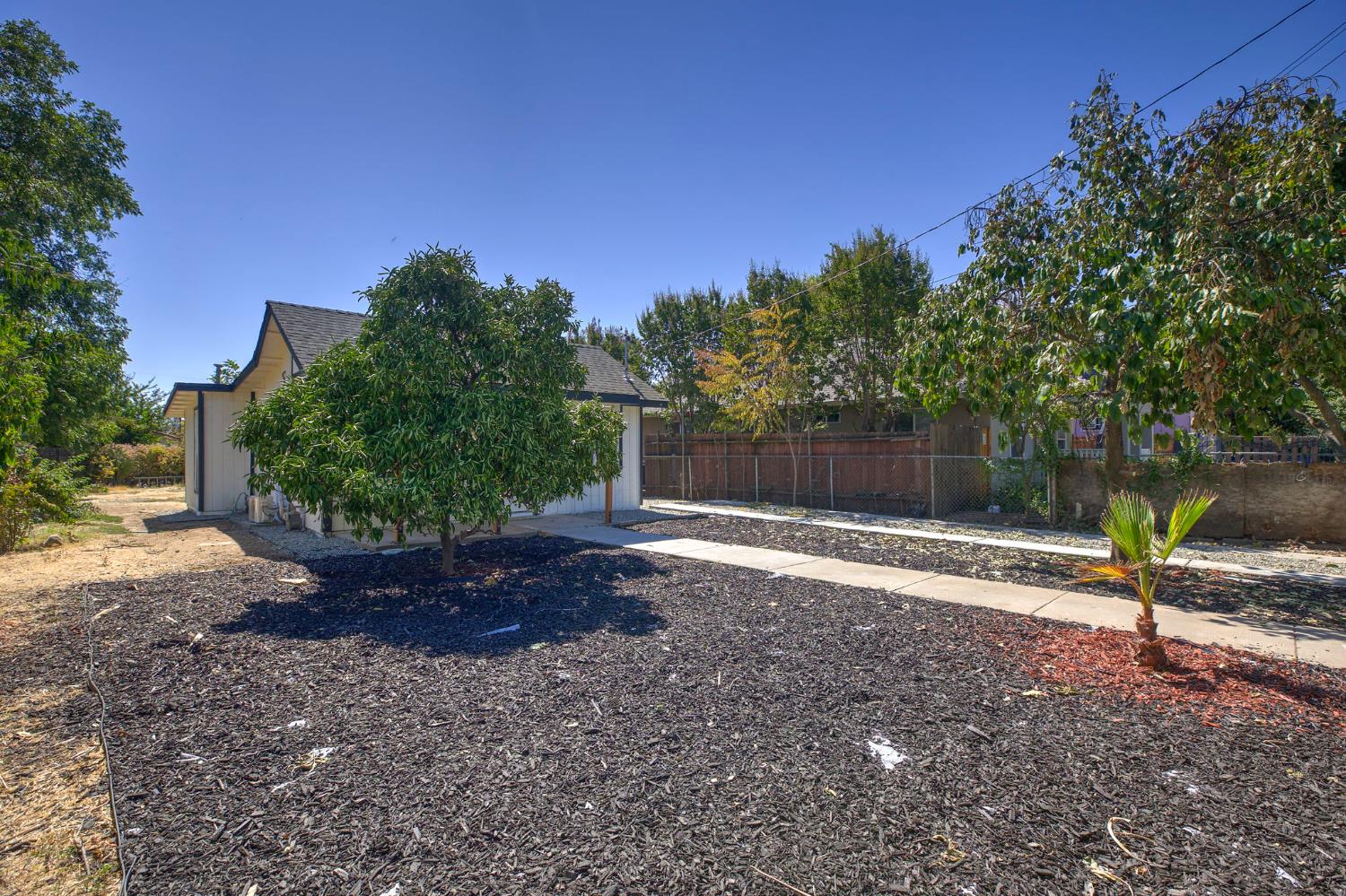 2328 Boxwood Street