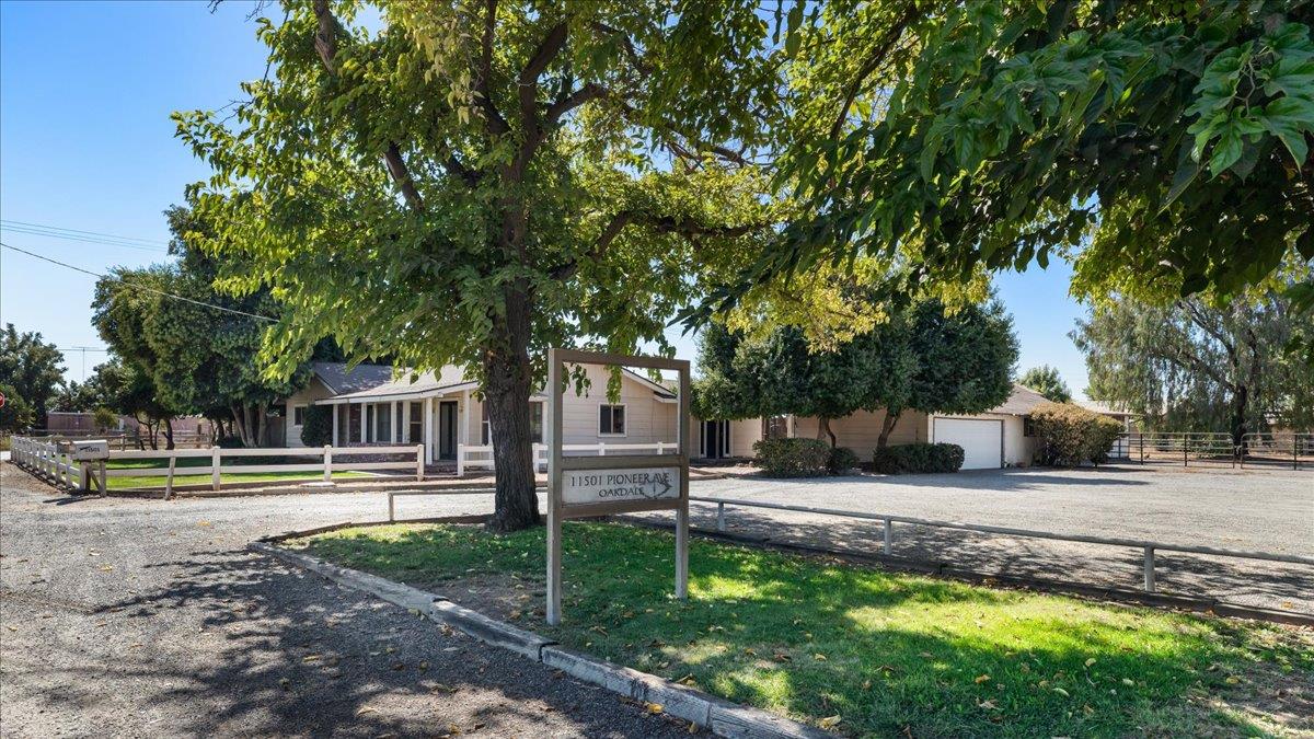 11501 Pioneer Avenue