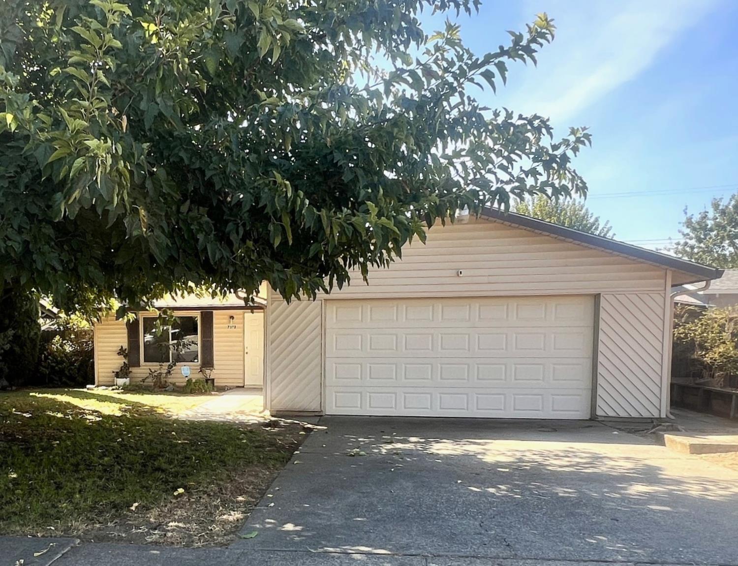 7372 Black Oaks Way