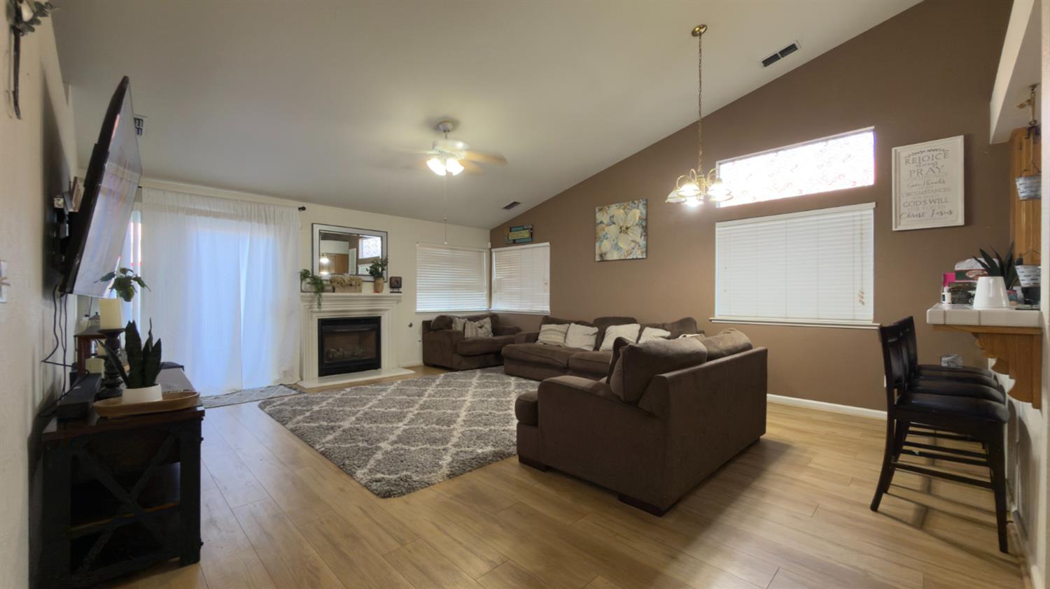 561232602_df99d164-490d-4318-a2ba-e0693d6b15b7.jpg
