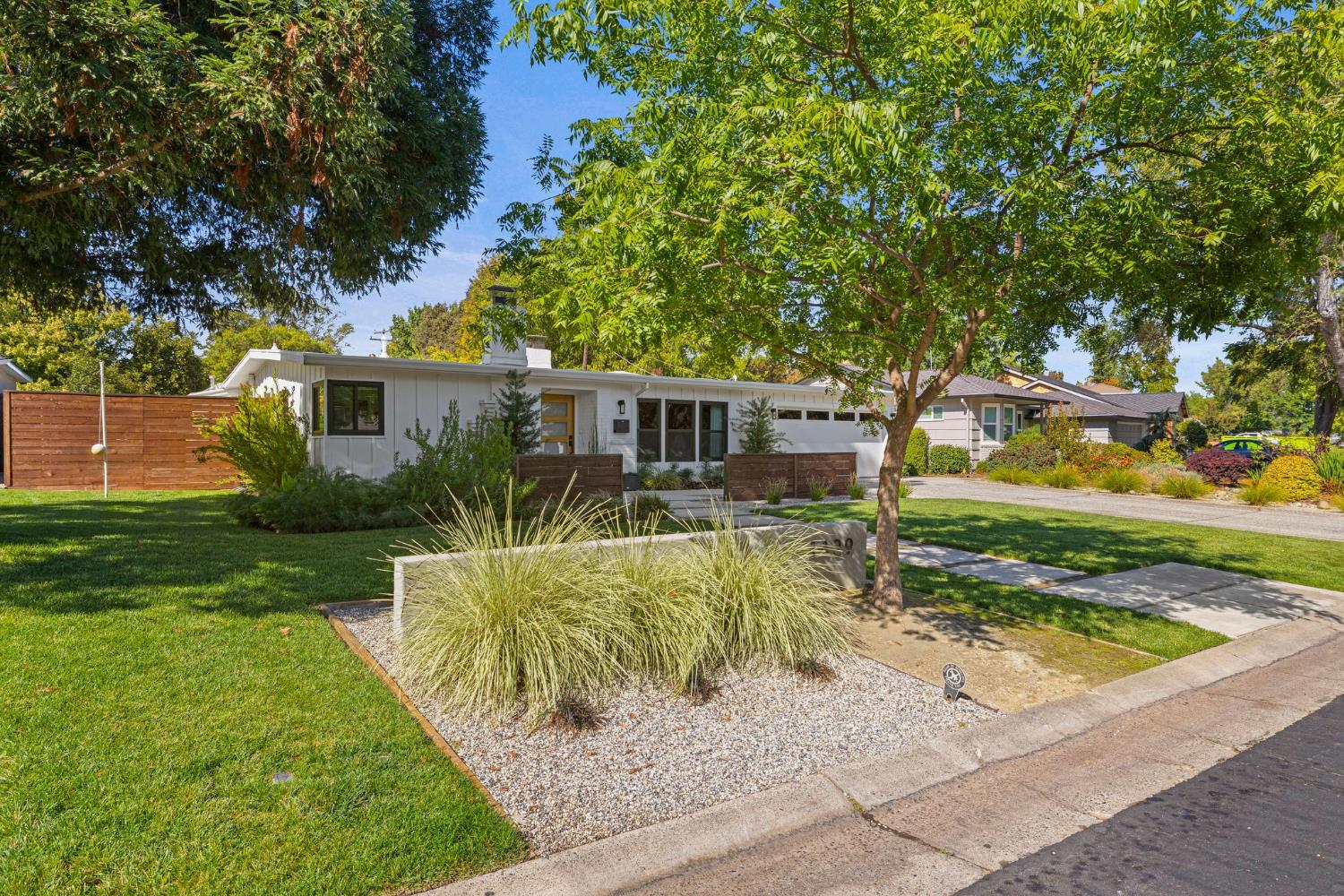 1429 El Nido Way