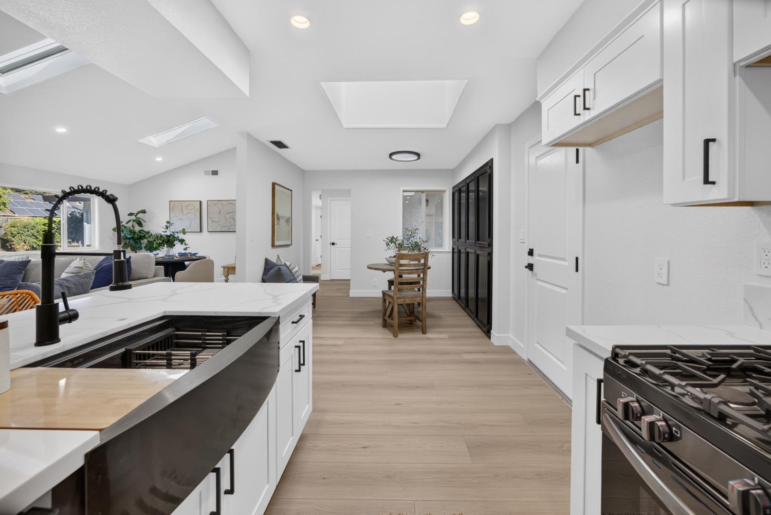 561234960_583ce440-ad35-4cda-a0bb-4b7f6a6275c5.jpg