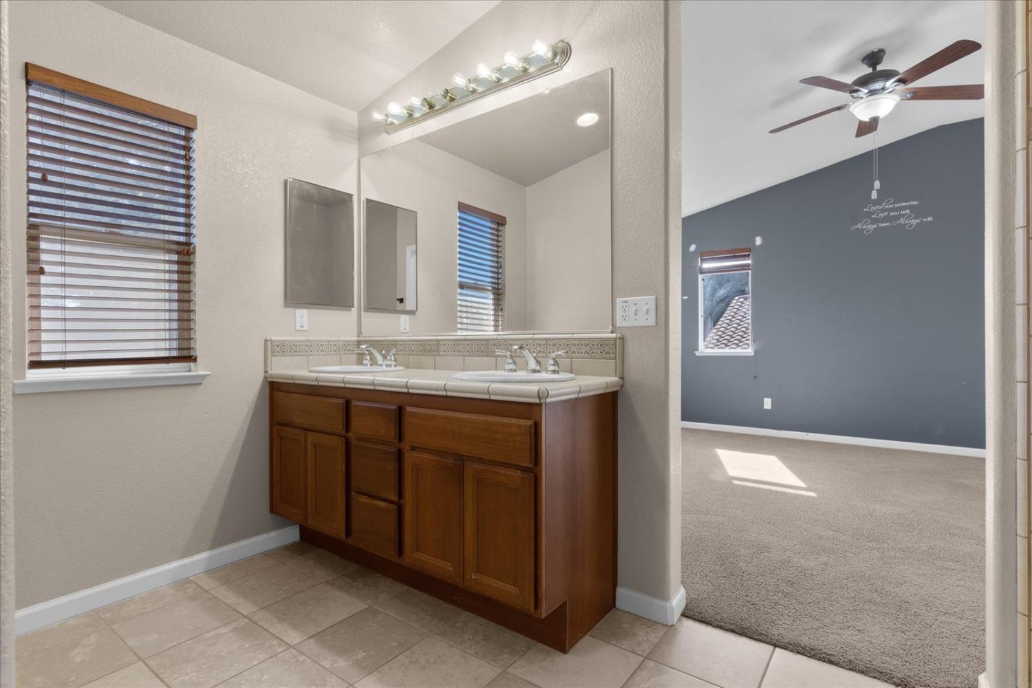 561237985_9c2b3112-1eeb-4d03-814d-c115ca2cb351.jpg