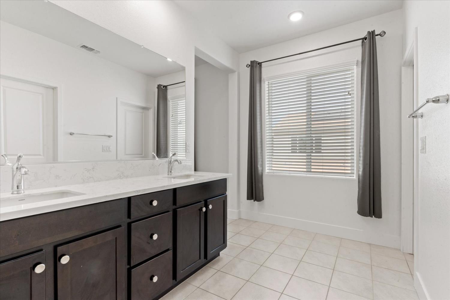 561242364_faa53015-5e13-41e9-9b09-ce0c97cdbc9c.jpg