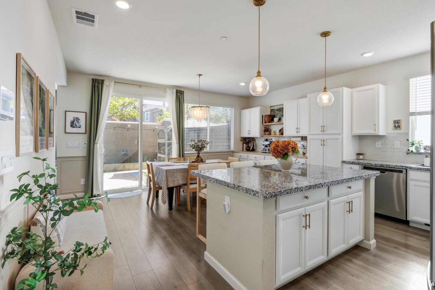 561242752_b7bea1cd-ccad-4b30-befb-26438da9aed0.jpg